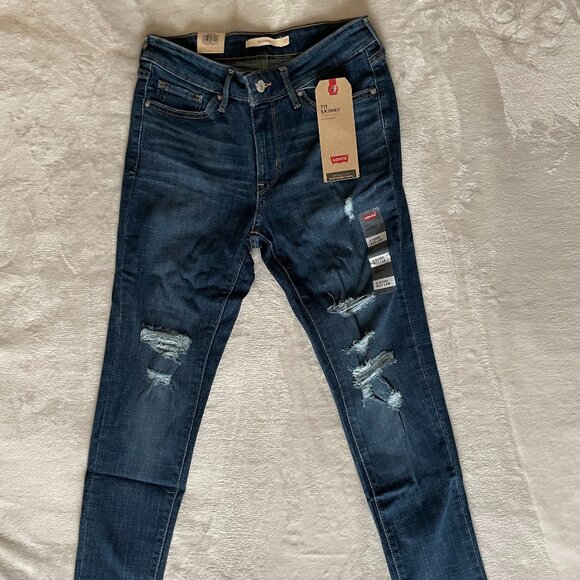 NEW. Women's Size 4 short, Levi's 711,  Distressed, Dark Wash, Hypersoft jeans. - Picture 2 of 15
